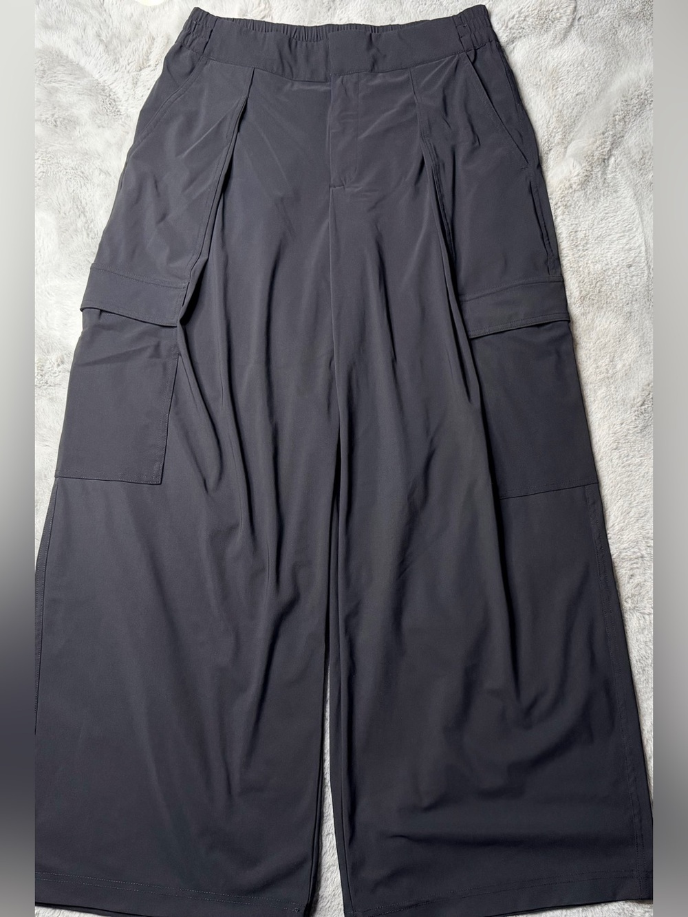 Athleta Pinnacle Cargo High Rise Trouser Black 8P Petite Extra Wide Leg 562507 - Picture 5 of 14